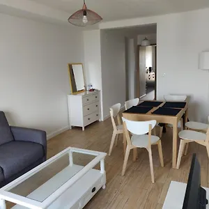 3 Pièces Près Des Plages De Avec Parking Appartement